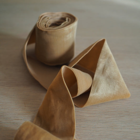 Sennep fløyelsbånd pr. meter