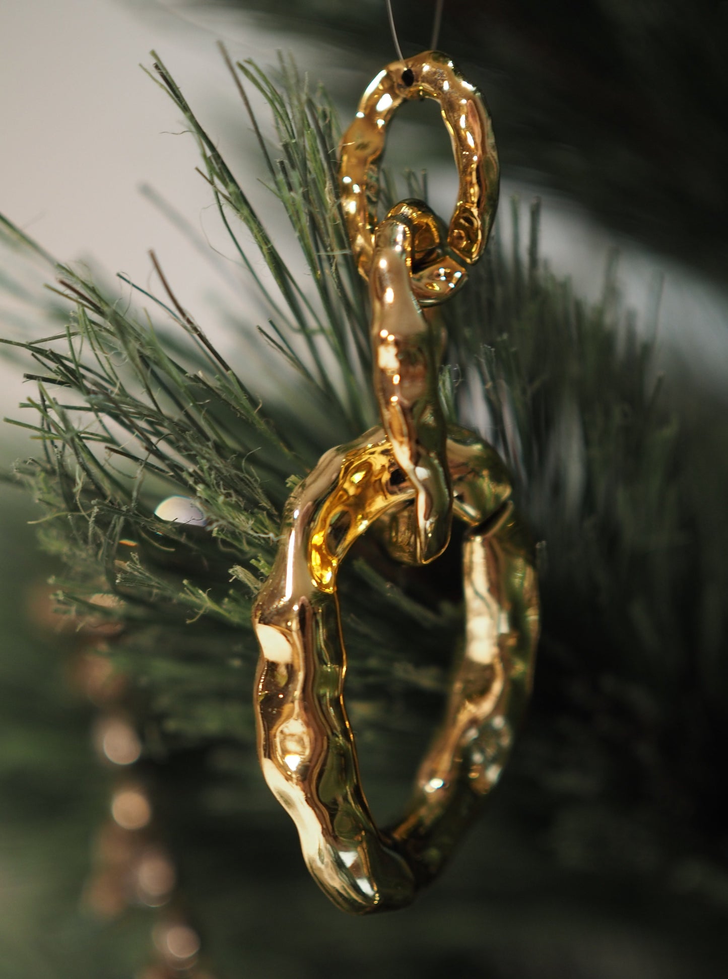 Gull-lenke ornament